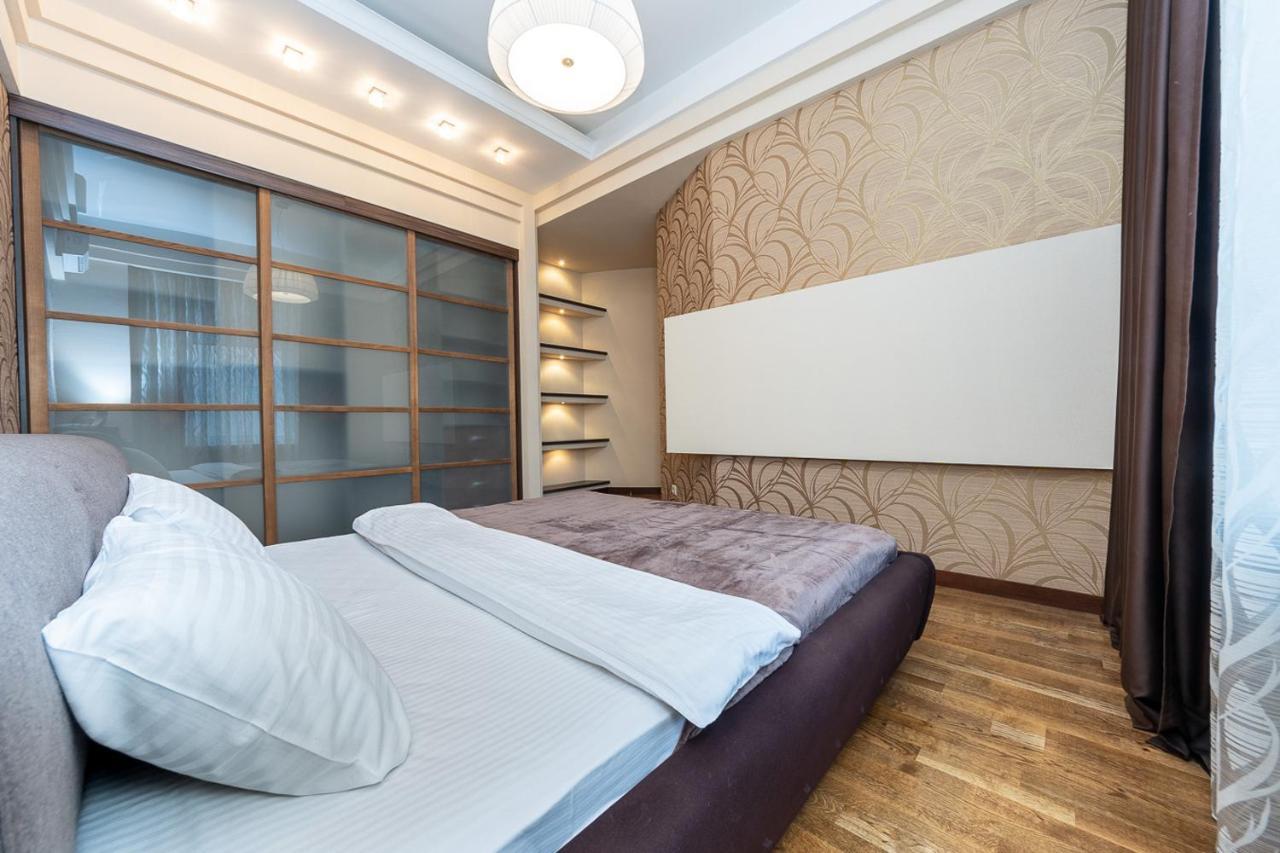 Apartments On Besarabka Kiev Luaran gambar