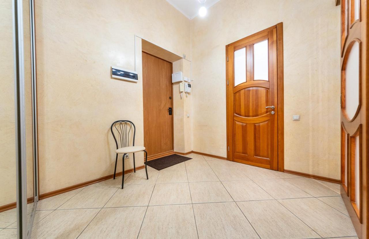 Apartments On Besarabka Kiev Luaran gambar