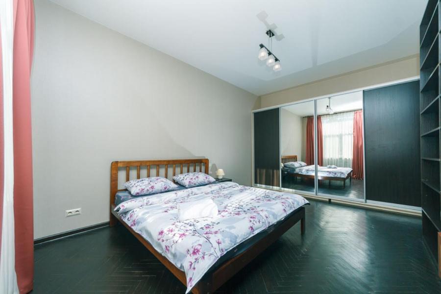 Apartments On Besarabka Kiev Luaran gambar