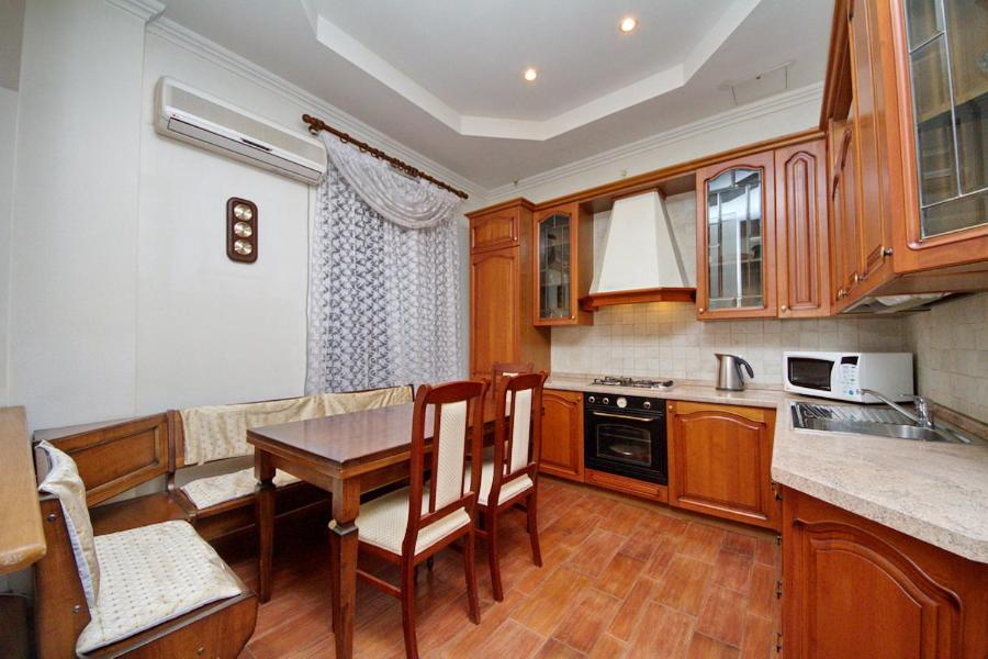 Apartments On Besarabka Kiev Luaran gambar