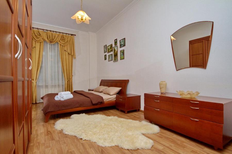 Apartments On Besarabka Kiev Luaran gambar