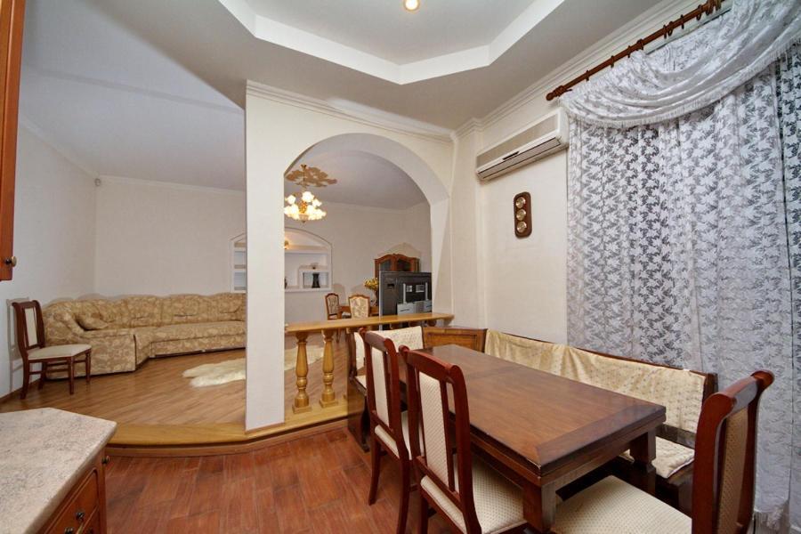 Apartments On Besarabka Kiev Luaran gambar