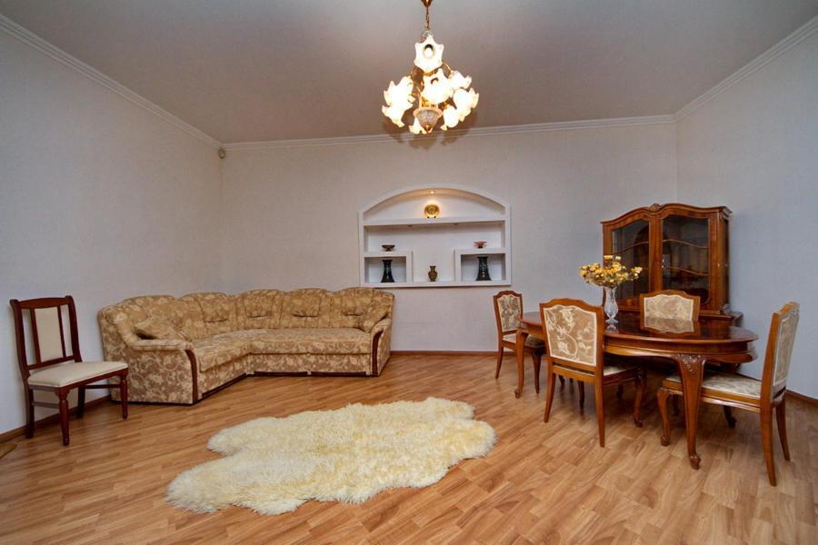 Apartments On Besarabka Kiev Luaran gambar